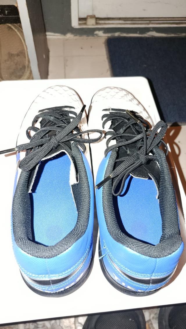 รองเท้าสตั๊ดร้อยปุ่ม รูปที่ 1