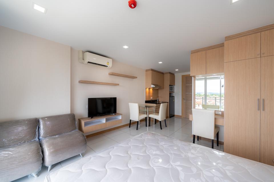 Whale Marina Condo Beachfront Najomtien 14