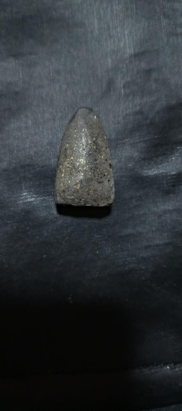 หลวงพ่อทวด วัดช้างให้ ปี 2524 เนื้อว่าน พิมพ์ใหญ่ เนื้อจัด สวยเดิม มีบอล2ลูก.ที่หูด้านซ้ายและหัวเข่าด้านขวา