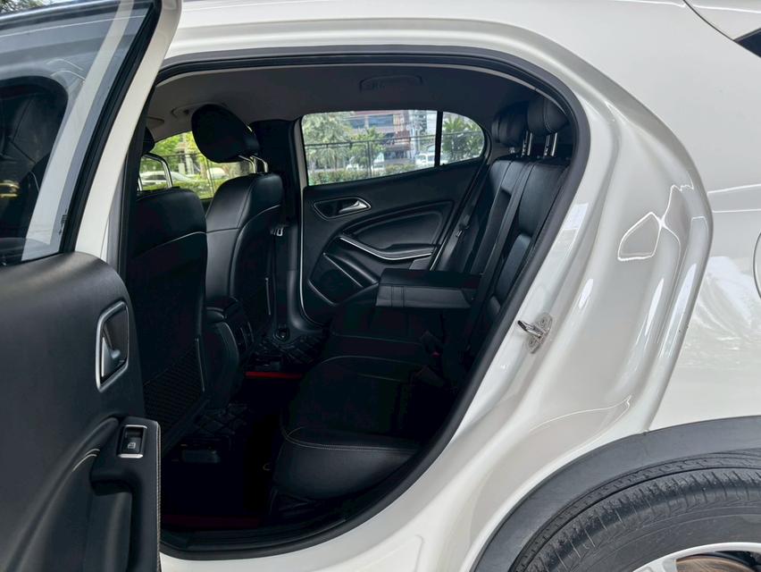 Mercedes-Benz GLA200 1.6 W156 Urban SUV AT ปี 2019  17