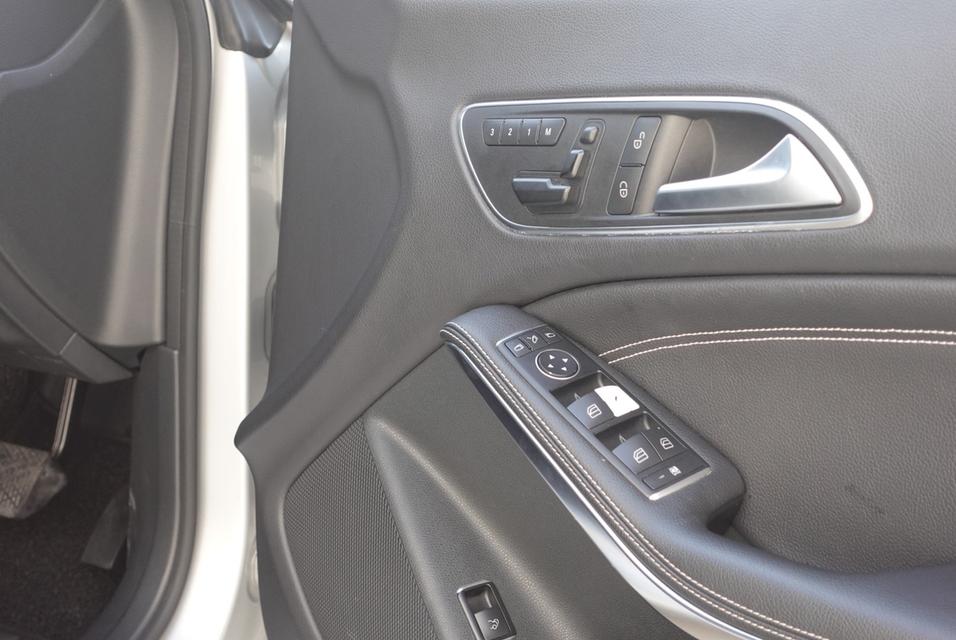 ⚠️ จองแล้ว ⚠️ BENZ CLA180 1.6 จดปี2016 คศ.2015 เปลี่ยนแบตและกรองเกียร์แล้ว รูปที่ 6
