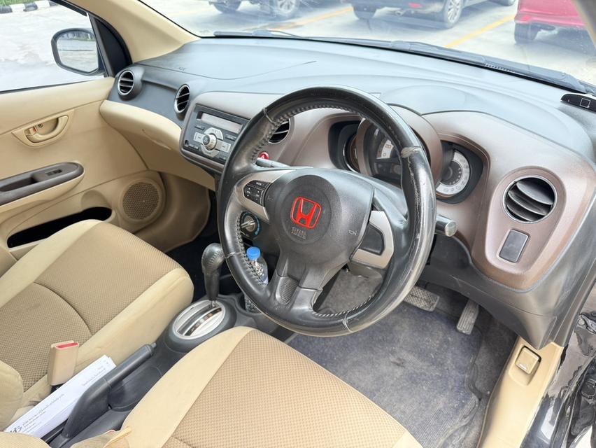 HONDA BRIO 1.2 V AIRBAG ABS AUTO ปี 2012เครื่องดี เกียร์ดี ช่วงล่างดี สีเต็มสวย ภายในสวยเบาะผ้า เบาะหลังพับได้ แอร์เย็ รูปที่ 18