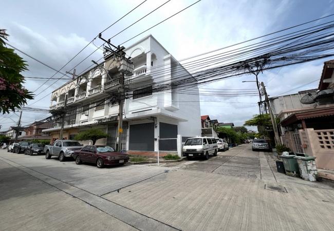ขายอาคารพาณิชย์ หมู่บ้านสินธร แฮปปี้แลนด์ เนื้อที่ 25.4 ตร.ว. 3 ชั้น 2 นอน 2 น้ำ ห้องมุม 1