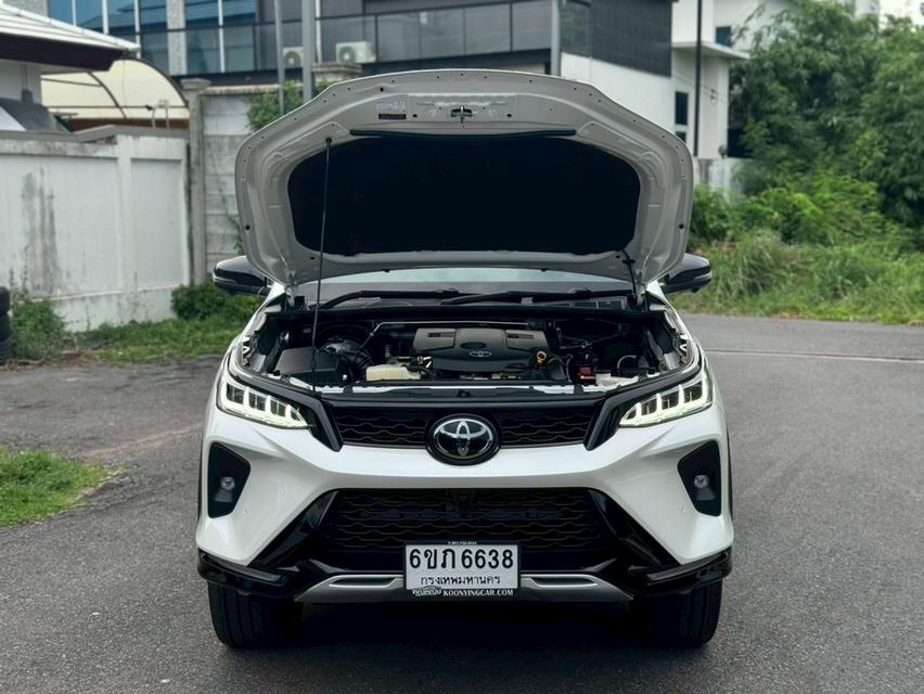 TOYOTA FORTUNER Wagon 4dr Legender 7st Auto 6sp RWD 2.8DCT 4WD รุ่นพิเศษ 60th AnniversaryY2022. สีขาว ออโต้