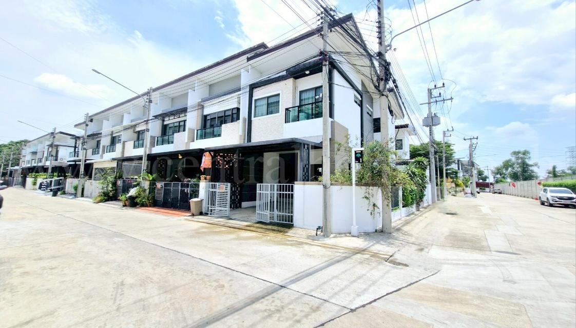 ทาวน์โฮม ลิฟวิ่ง เรสซิเดนซ์ รังสิต - ราชพฤกษ์ หลังมุม 2