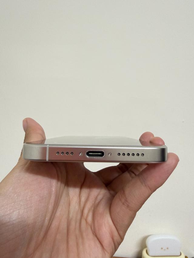 iPhone 15 pro max สีขาว
