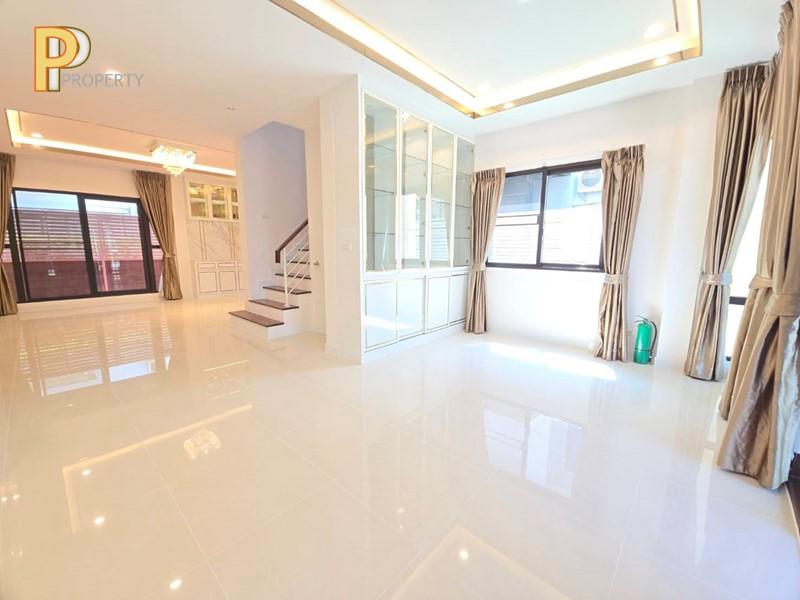 บ้านหรู Luxury Living ใจกลางพัฒนาการ รีโนเวทใหม่ พร้อมอยู่ ในโครงการคุณภาพ The City Pattanakarn 6