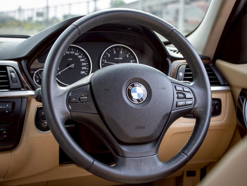 BMW 320i 2.0 F30 LUXURY 2014  7