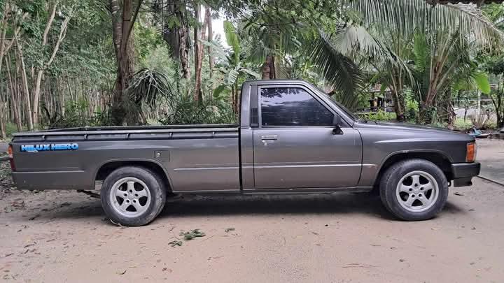 TOYOTA HILUX HERO สีดำ 3