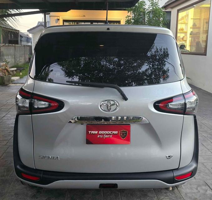 TOYOTA SIENTA ปี 2018 สีเทาสวยมาก 3