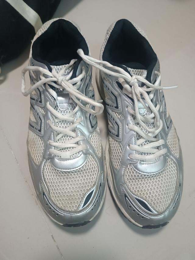 รองเท้าผ้าใบมือสอง Carmel รูปที่ 3