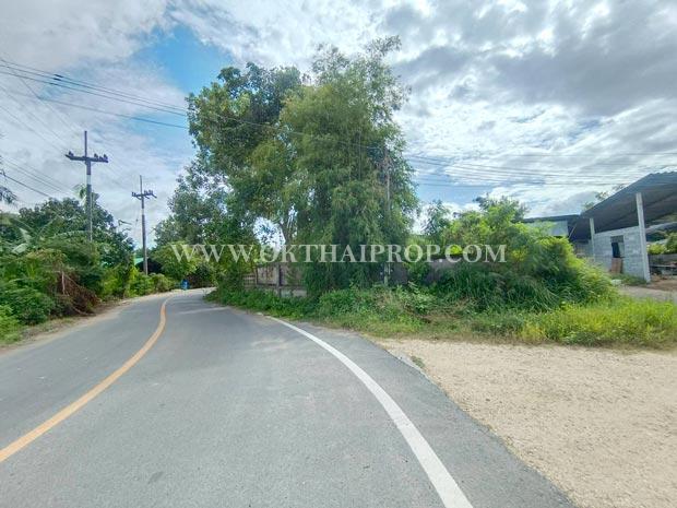 ที่ดินติดถนนพร้อมสิ่งปลูกสร้าง ต.นาวังหิน อ.พนัสนิคม จ.ชลบุรี 18