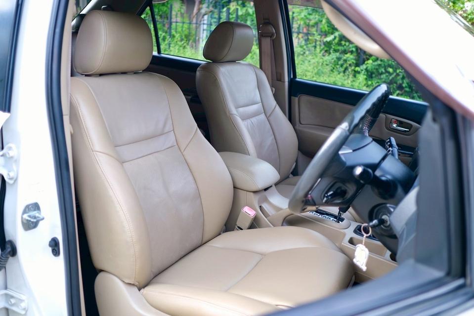 TOYOTA FORTUNER  9