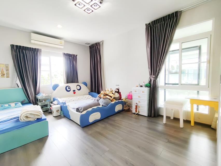 บ้านใกล้ทะเลสาบ สามารถเดินไปได้เลย โครงการหรู หมู่บ้าน มัณฑนา เลค วัชรพล พื้นที่ 101 ตรว. 5 ห้องนอน 6 ห้องน้ำ พร้อมห้องน้ำในตัวทุกห้อง 17