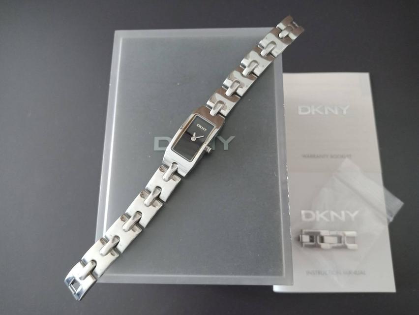 นาฬิกาผู้หญิง DKNY ของแท้100% พร้อมกล่องสแตนเลส สตีล สีเงิน มิอสอง สภาพดี 7