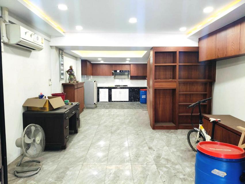 ขายอาคารพาณิชย์ 4 ชั้น 15.4 ตร.ว. ซ.เจริญราษฎร์ 5 แยก 4 สภาพพร้อมอยู่ ตกแต่งอย่างดี
