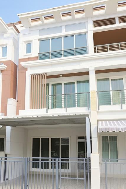 บ้านกลางเมือง 3 ชั้น สไตล์หรู 4 นอน ประชาอุทิศ เดอะซีน ทาวน์ อิน ทาวน์ รัชดา เหม่งจ๋าย 1