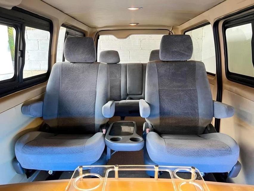 Toyota Hiace ปี 2016 สีขาว 6