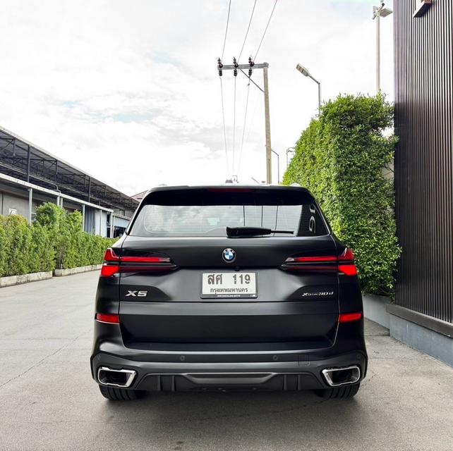(แจ้งรหัสรถ AP119) BMW X5 30d msport Lci 2024 สี ดำ รูปที่ 6