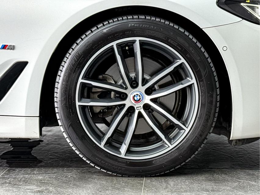 รหัสรถ WRT4224 2022 BMW SERIES 5 520d M SPORT โฉม G30ทปี17-24 (รุ่นครบรอบ50ปี) 17