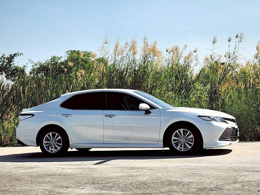 Toyota Camry 2.0G ปี19