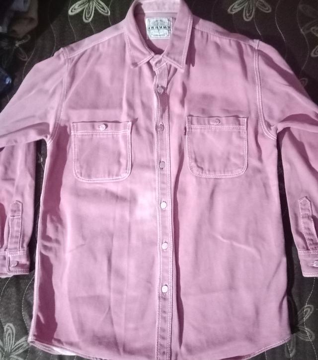 Vintage Levis Shirt Mens Pink  Denim Metal Button 90sเสื้อยีนส์ levis pink Size XL รอบอก22ความยาว28สภาพใหม่ไม่มีตำหนิ