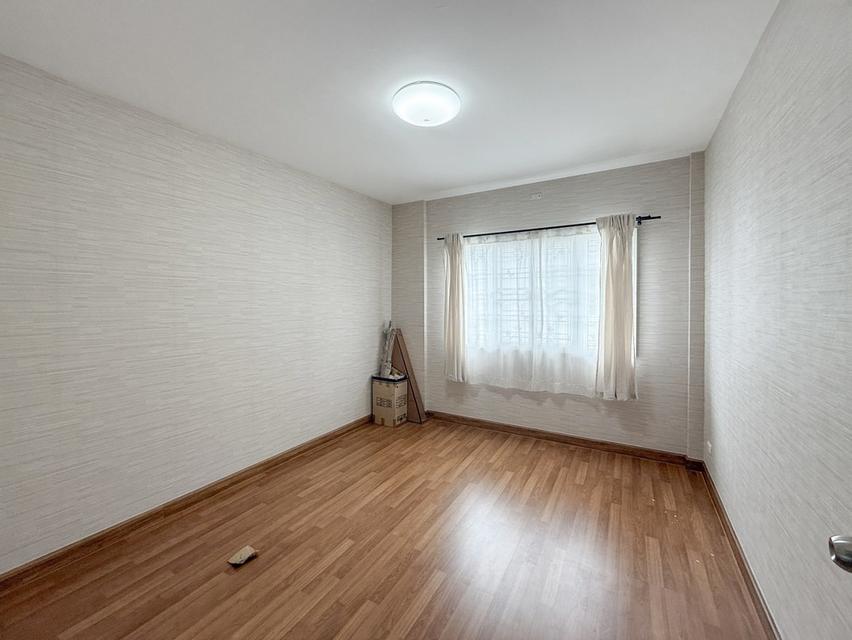 ขายบ้านแฝดมือสองนนทบุรี โครงการ ชวนชื่น พระราม7-สิรินธร (Chuanchuen Rama 7-Sirindhorn) เนื้อที่ 36 ตร.ว. ใกล้รถไฟฟ้าสายสีแดงสถานีบางบำหรุ 9