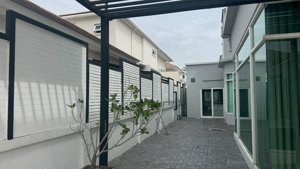 House for rent or sale with private pool at Rama 9 4