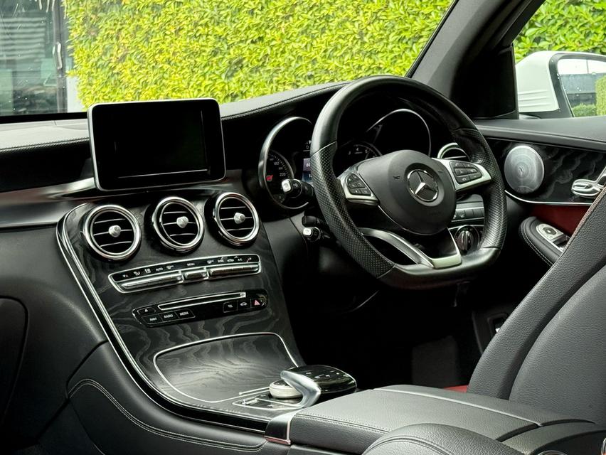 2020 BENZ GLC 250 COUPE AMG รถมือเดียวออกป้ายแดง รถวิ่งน้อย เข้าศูนย์ทุกระยะ รถไม่เคยมีอุบัติเหตุครับ 12