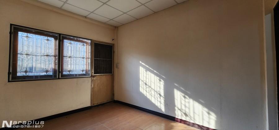 69030200 : ขายทาวน์เฮ้าส์ 2 ชั้นหลังมุม 2 หลังติด พร้อมต่อเติมหน้าบ้าน เนื้อที่หลังละ 15 ตารางวา รวม 30 ตารางวา ถนนเอกชัย 30 จอมทอง กรุงเทพฯ ทำเลดี เด 20