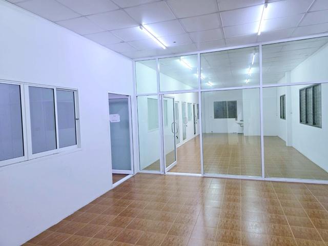 บางบอน 800 ม. เอกชัย75-85 บางบอน 1 เอกชัย 1002ตร.ม.ให้เช่าโกดัง อาคารพาณิชย์ 2 ชั้น หลังมุม 252ตร.วา. 3นอน 3น้ำ MRTบางแค 5