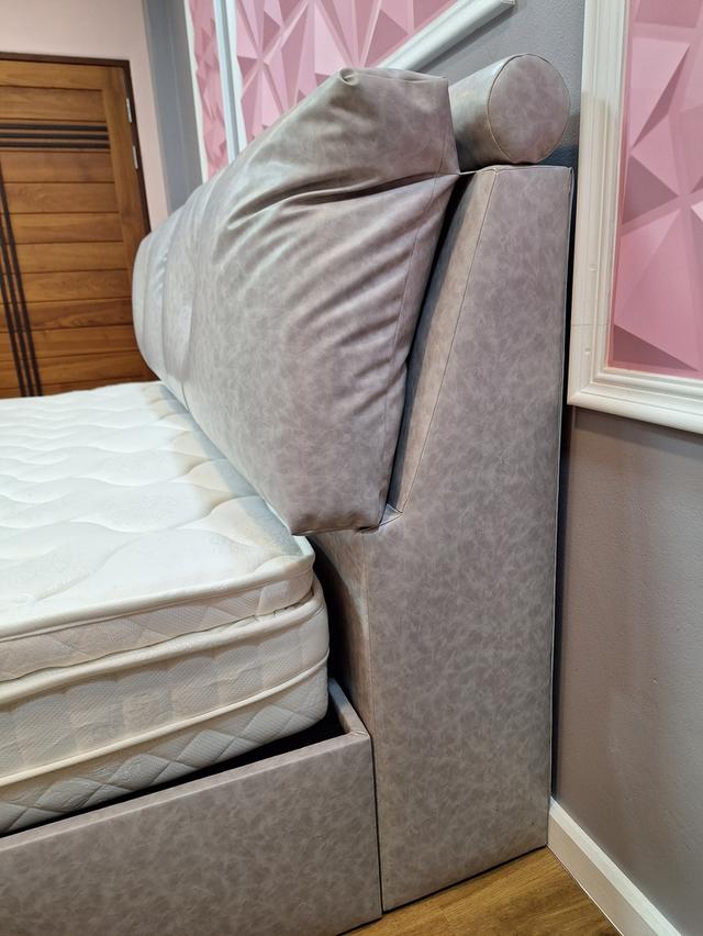 เตียง + ที่นอน ลดราคา 60% แถม FREE ชุดเครื่องนอน+ผ้านวม Lotus