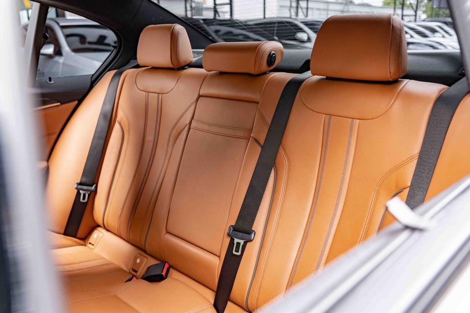 รหัสรถ NP6878 รุ่นรถ : BMW 520d M SPORT LCIปีรถ : 2022 รูปที่ 17