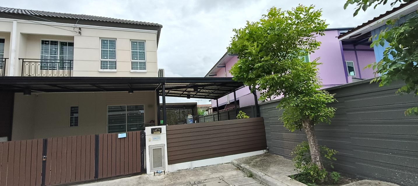 บ้านทาวน์โฮม หลังริม 1
