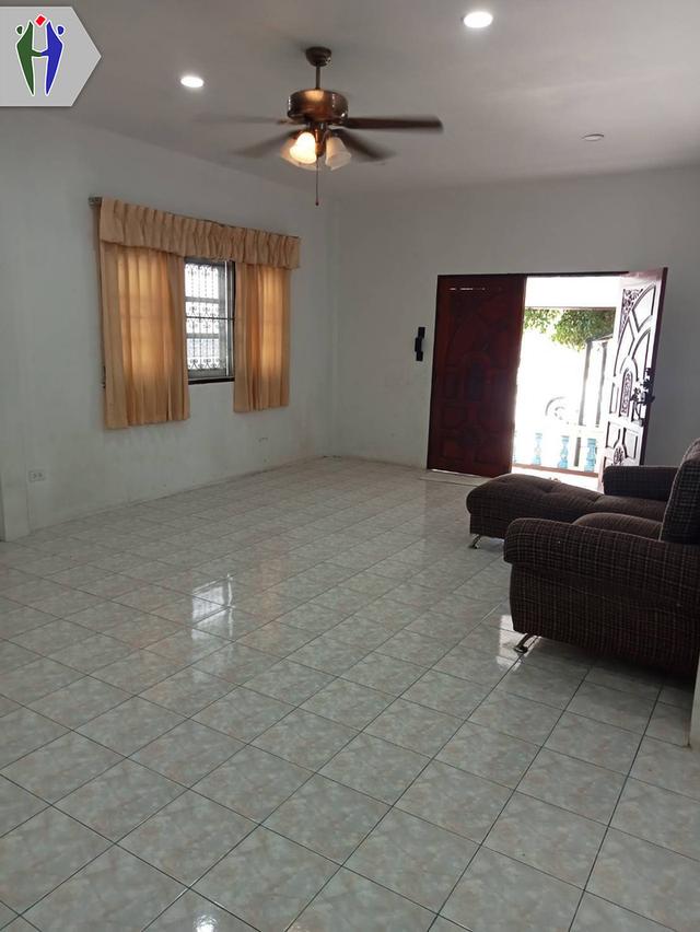 บ้านเดี่ยวให้เช่า เขาน้อยพัทยา ไม่มีเฟอร์นิเจอร์ •	ขนาด 60 ตารางเมตร 3 ห้องนอน 2 ห้องน้ำ  •	เครื่องปรับอากาศ  •	บ้านไม่มีเฟอร์ •	ที่จอดรถในร่ม ตำแหน่ง 5