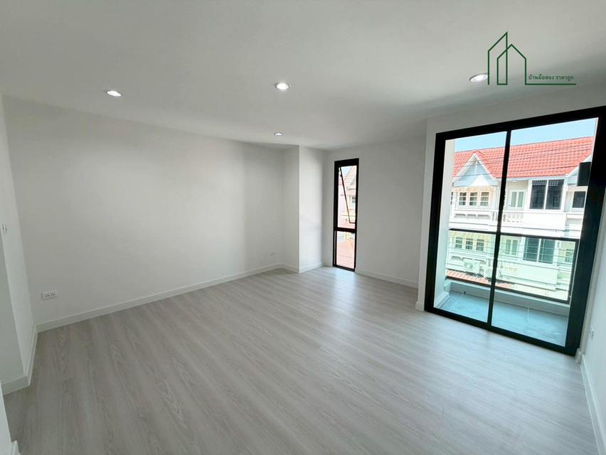 ทาวน์โฮม 3 ชั้น เล่นระดับ ซอยนาคนิวาส37 โชคชัย 17