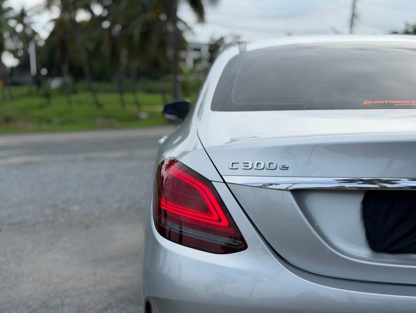 Mercedes Benz C300e AMG Sportปี 2020 ไมล์ 45,xxx kmราคา 899,000 บาท รูปย่อยที่ 4