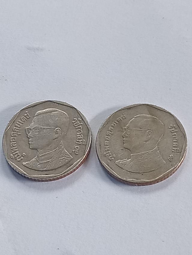 เหรียญ5บาทปี51สองแบบ1.พระเศียรเล็กเหรียญบาง2.พระเศียรใหญ่แบบเหรียญหนา2เหรียญ1500