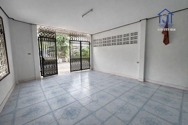 ขายทาวน์โฮม 2 ชั้น หมู่บ้านอยู่เจริญ หลังมุม ซอยอินทามระ 41 ใกล้MRT สุทธิสาร 3