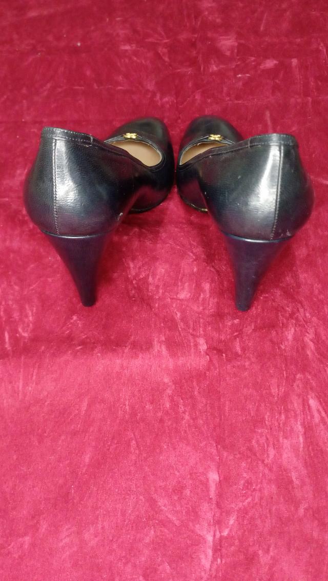 รองเท้าส้นสูงแบรนด์มือสอง 3