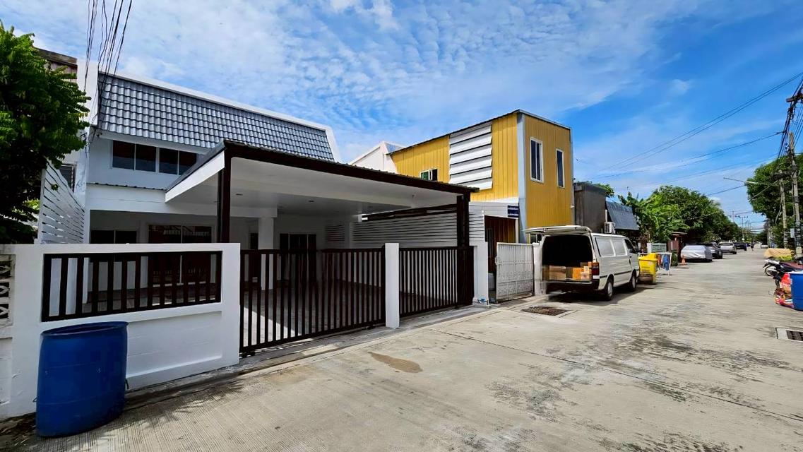 ขายด่วน ทาวน์เฮ้าส์ 2 ชั้น 36 ตรว. รีโนเวทสวย 4 นอน 2น้ำ มบ.สหกรณ์การบินไทย ปากเกร็ด
