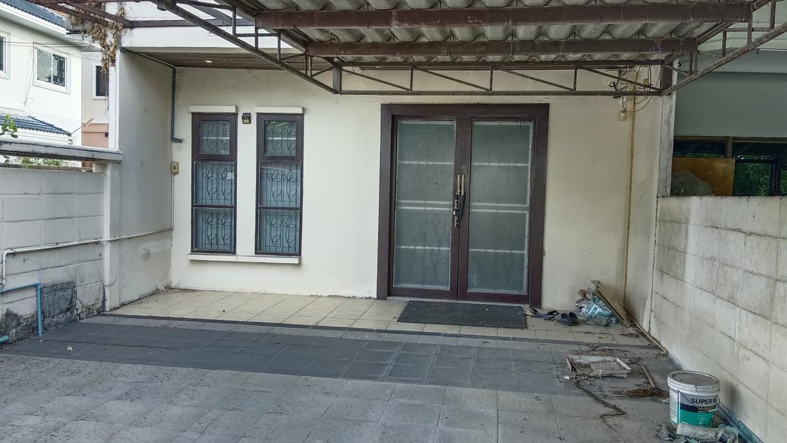 ให้เช่าทาวน์เฮ้าส์ Renovate ใหม่ ลาดพร้าว 47 แยก 9-5 2 ชั้น 26 ตร.ว. จอดรถ 2 คัน ใกล้ BTS 2