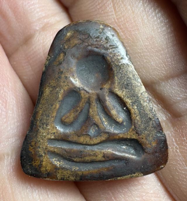 พระปิดตาหลวงพ่อแก้วเนื้อผงหลังแบบ 2