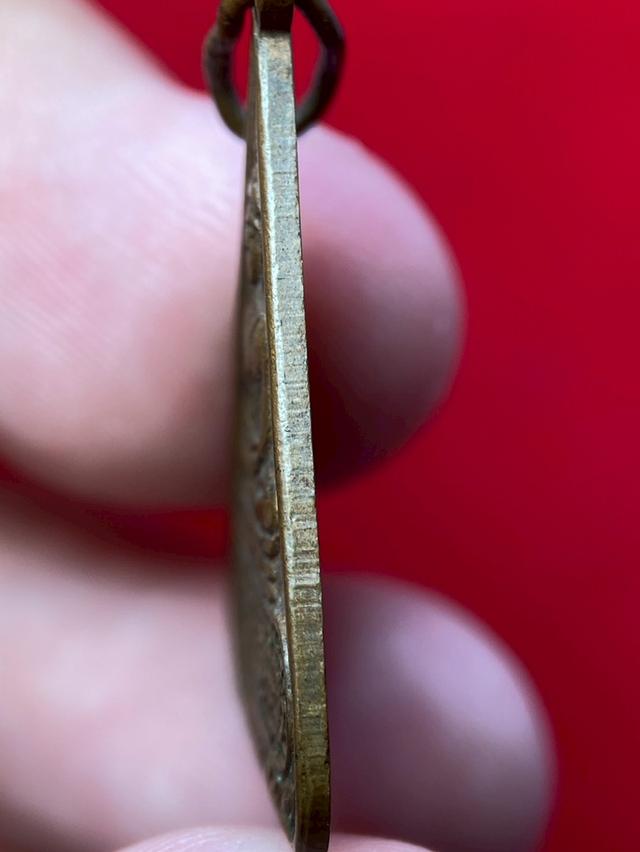 เหรียญพระพุทธบาท สมเด็จพระพุทธาจารย์นวม วัดอนงค์ ปี 2497 รูปที่ 3