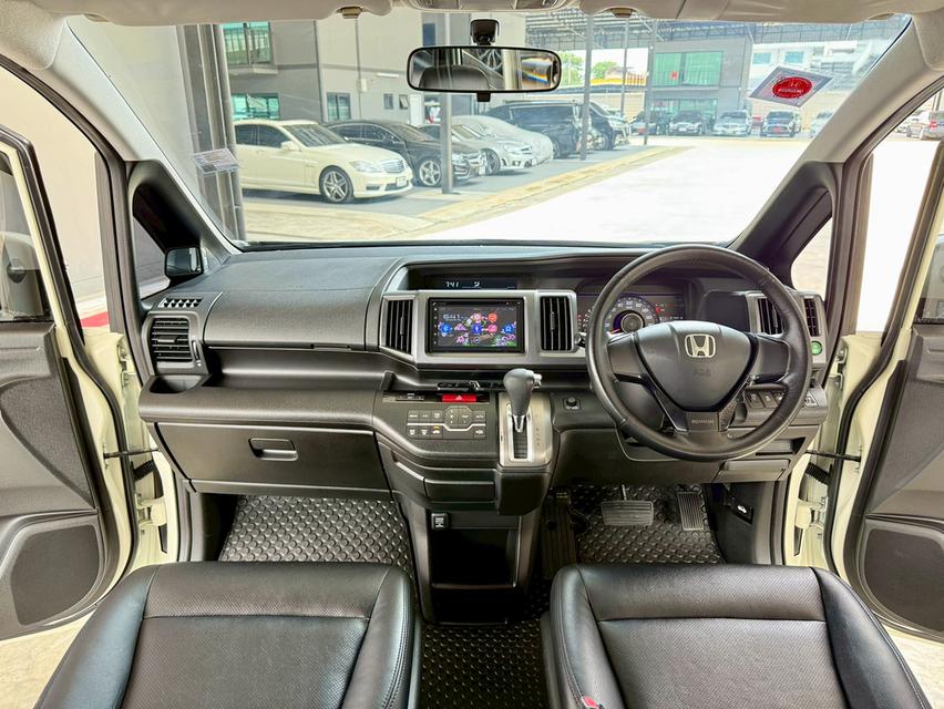 Honda Stepwagon 2.0 JP ปี 2012 10
