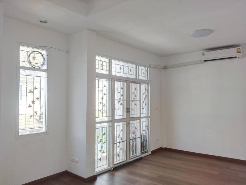 ขายทาวน์เฮาส์ 2 ชั้น โครงการสิรภัทร 2 นนทบุรี ทำเลดี เดินทางสะดวก ใกล้สถานีรถ ไฟฟ้าสายสีม่วง 5