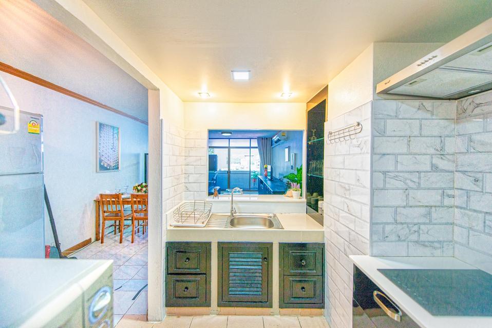 🏙️✨ คอนโดมิเนียมทำเลทองย่านเศรษฐกิจ คุ้มค่าทุกการใช้ชีวิต พร้อมสระว่ายน้ำและระบบรักษาความปลอดภัย 24 ชม. 5