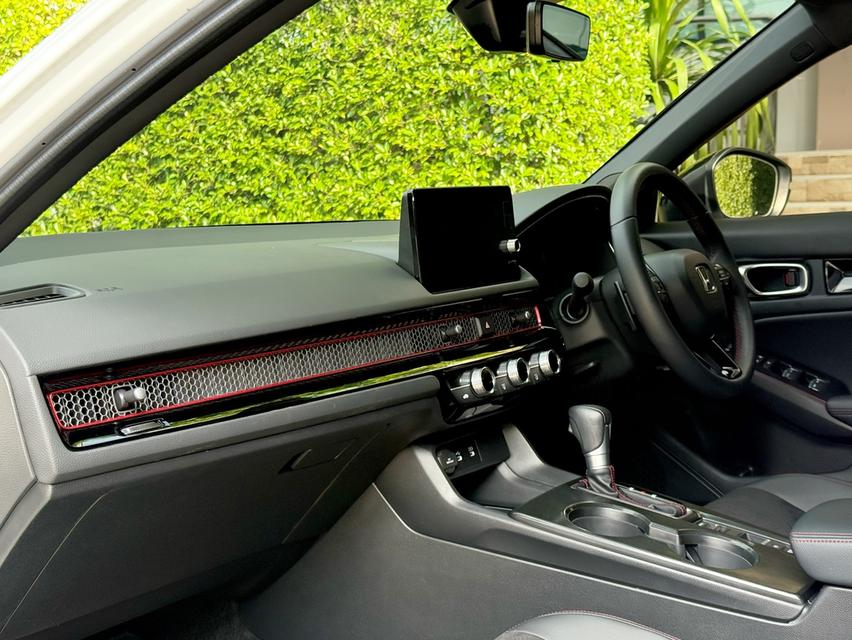 2024 HONDA CIVIC EHEV RS รถมือเดียว 30,000 กม สภาพป้ายแดง ของแต่งเพียบ รถสภาพป้ายแดง ไม่เคยมีอุบัติเหตุครับ 12