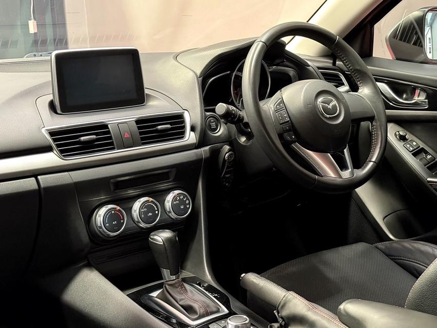 2016 MAZDA 3 2.0S 5 ประตู รถมือเดียวออกป้ายแดง รถวิ่งน้อยเพียง 90,000 กม รถเข้าศูนย์ทุกระยะ ไม่มีอุบัติเหตุครับ 12