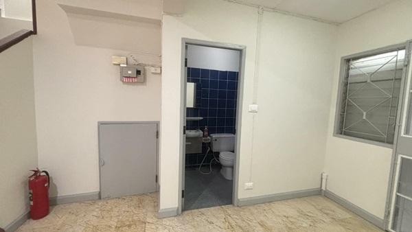 ขายทาวน์เฮ้าส์ 2 ชั้น ฟรีโอน หมู่บ้าน สิรีนเฮ้าส์ วัชรพล รีโนเวทใหม่ พร้อมอยู่ ใกล้ทางด่วนรามอินทรา โทร 086-3744534 5